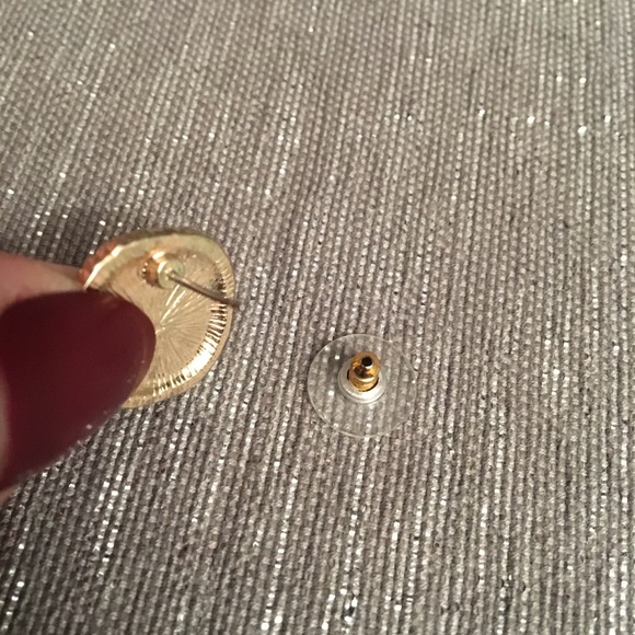 🟢 Boutique Stud Earrings - Picture 3 of 3